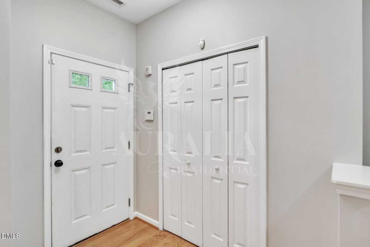 255 Hampshire Downs Dr - Photo 6 of 23