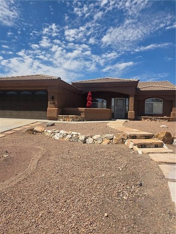 2121 E Desert Lakes Dr - Photo 2 of 41