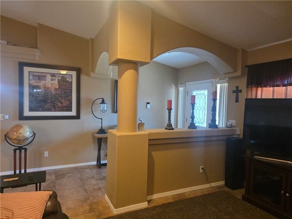 2121 E Desert Lakes Dr - Photo 5 of 41