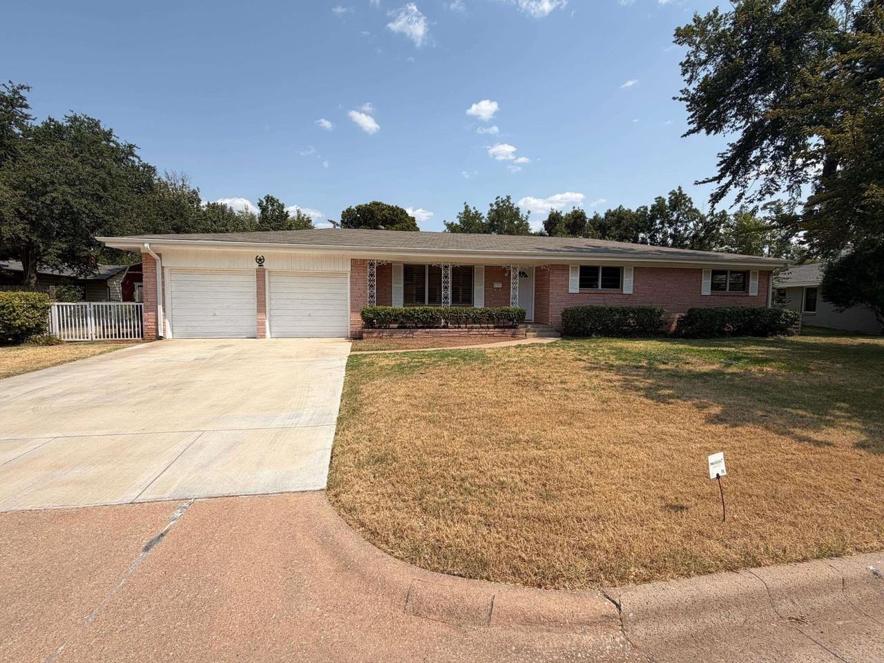 1547 Singleton Ave - Photo 2 of 21