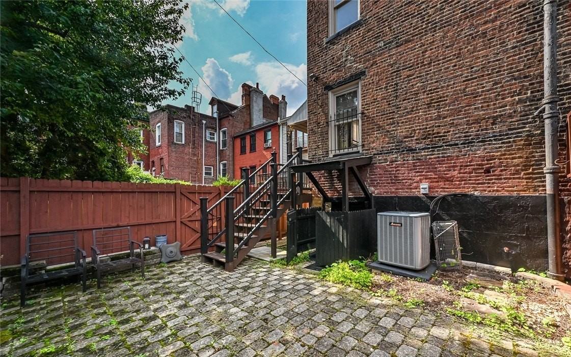 617 Avery St - Photo 4 of 28