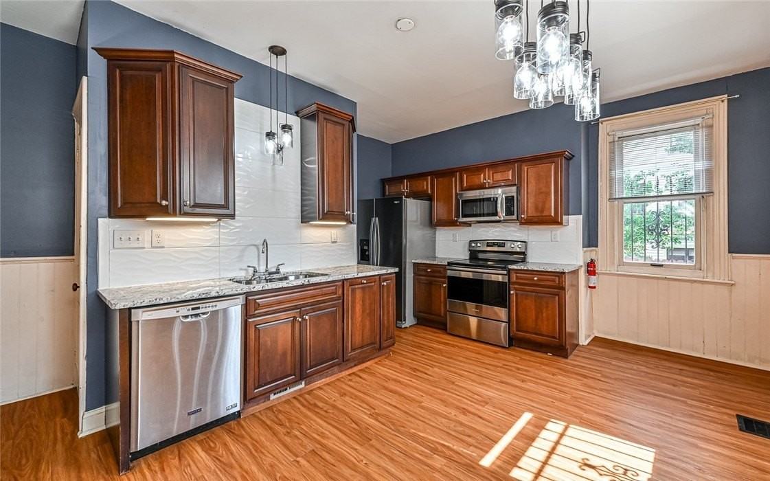 617 Avery St - Photo 7 of 28