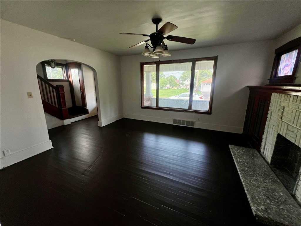 1115 Bond St - Photo 2 of 9