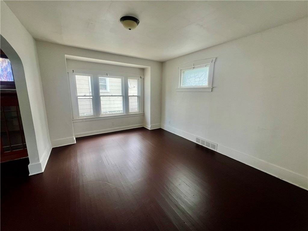 1115 Bond St - Photo 3 of 9