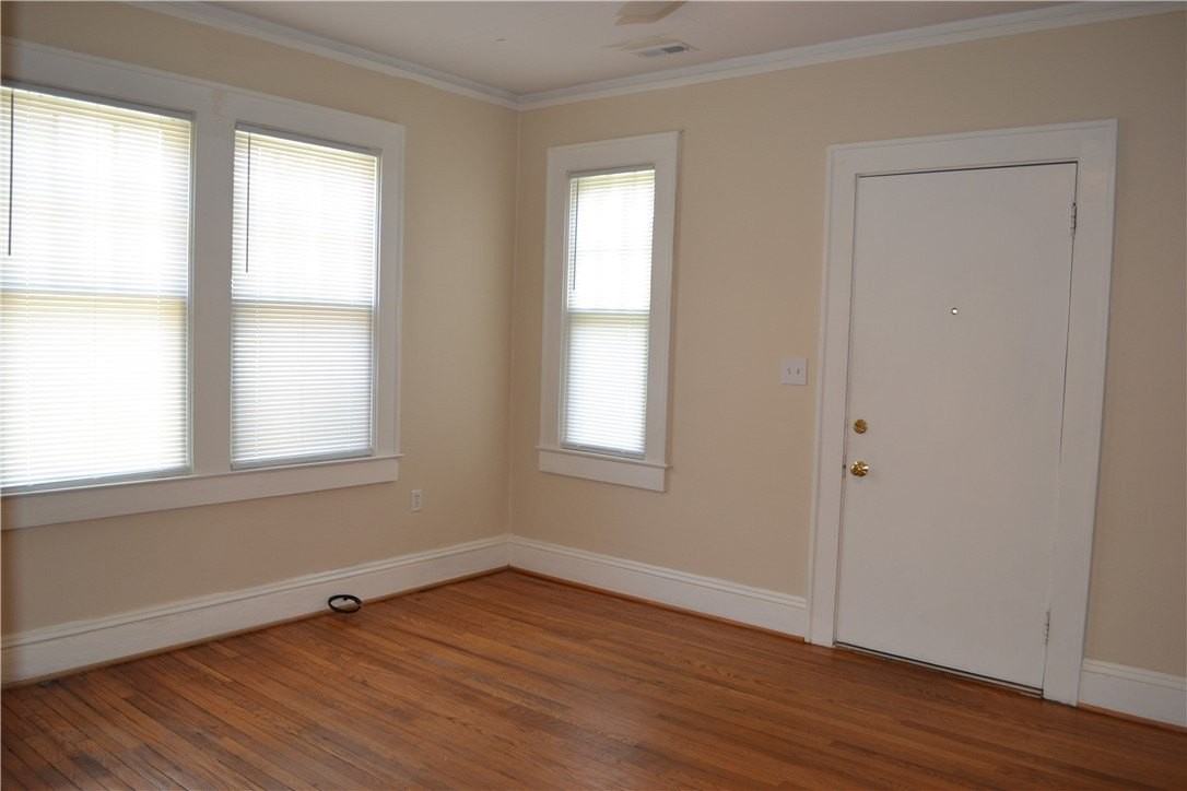 205 Broad St - Photo 4 of 21