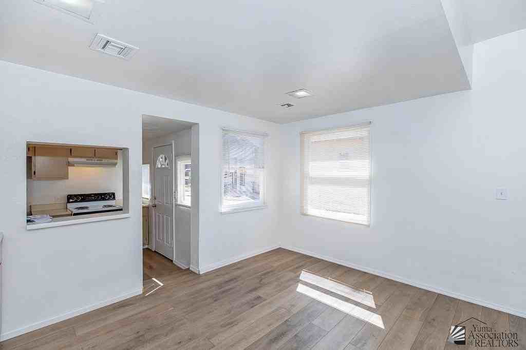 236 S 3rd Ave - Photo 5 of 11