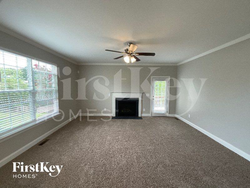 319 Ironwood Dr - Photo 2 of 10