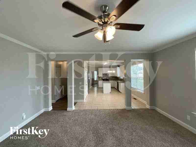 319 Ironwood Dr - Photo 3 of 10