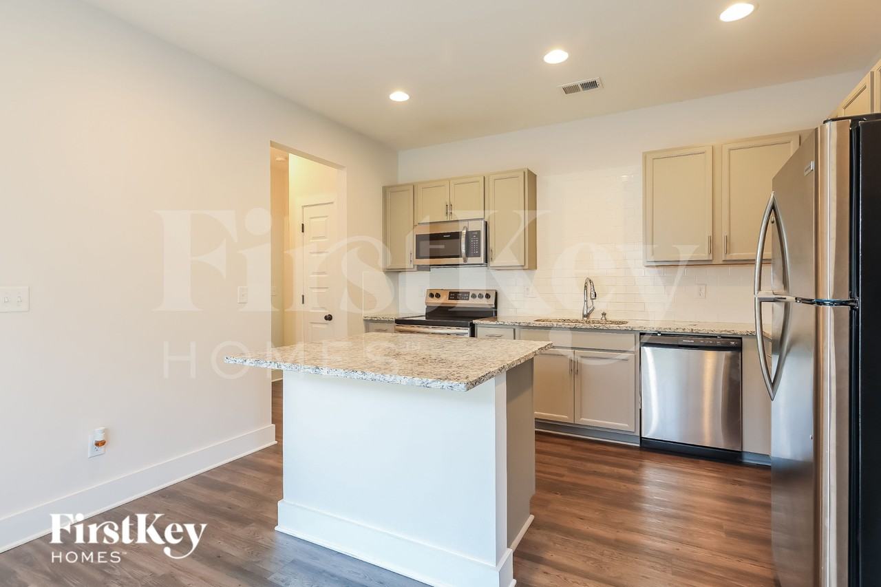 1414 Woodridge Pl - Photo 4 of 15