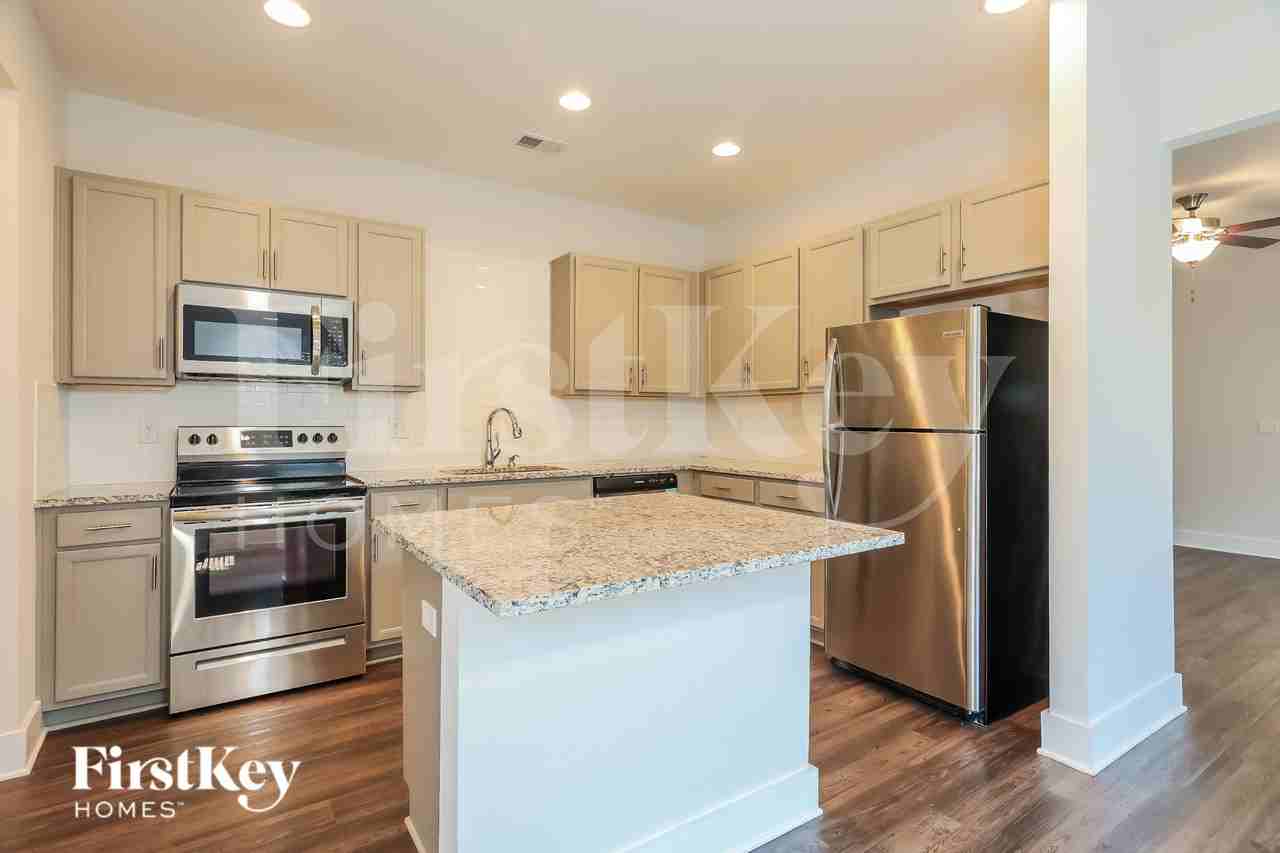 1414 Woodridge Pl - Photo 5 of 15