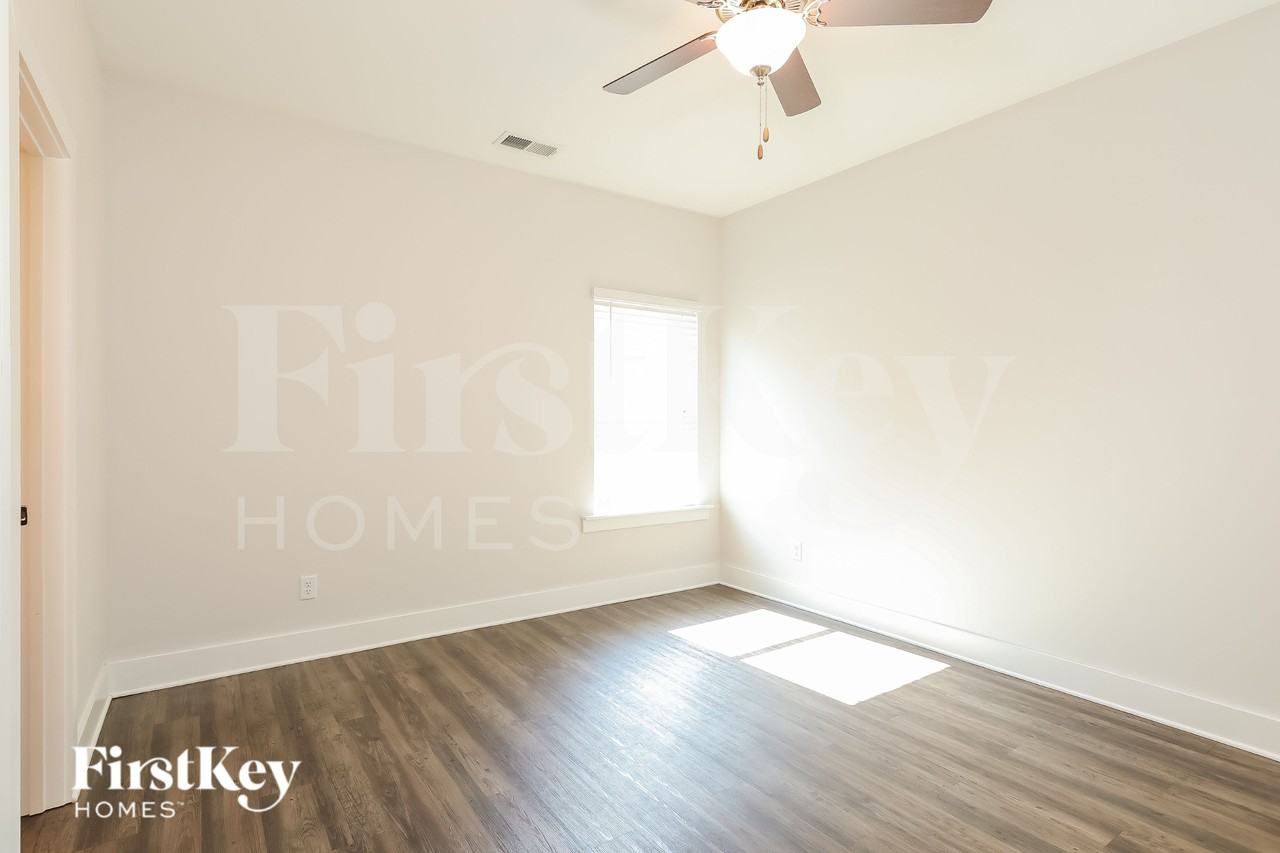 1414 Woodridge Pl - Photo 6 of 15