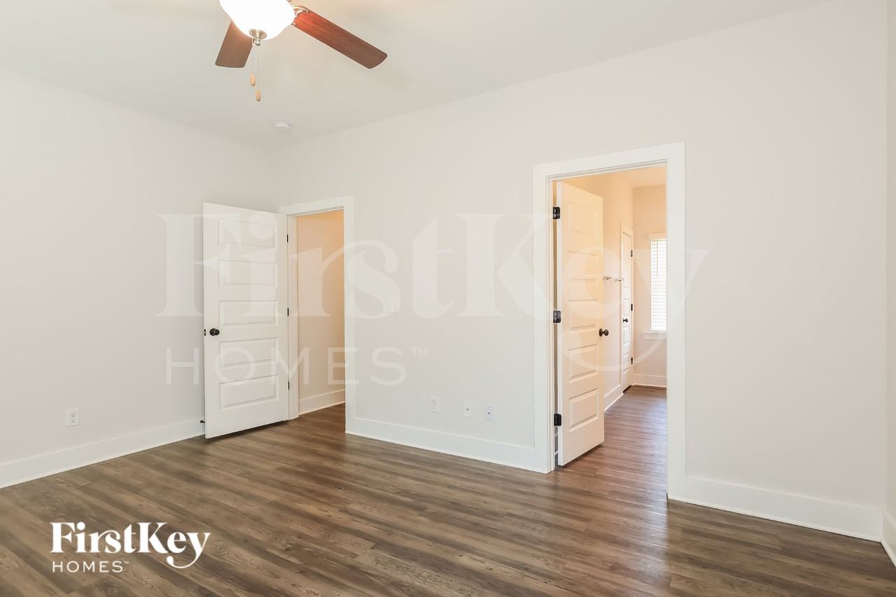 1414 Woodridge Pl - Photo 7 of 15