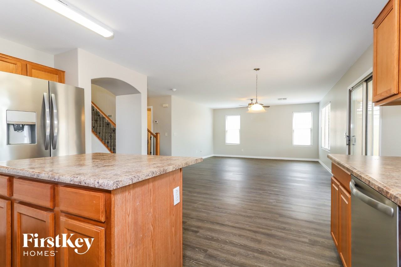 25029 W Vista Norte St - Photo 7 of 15