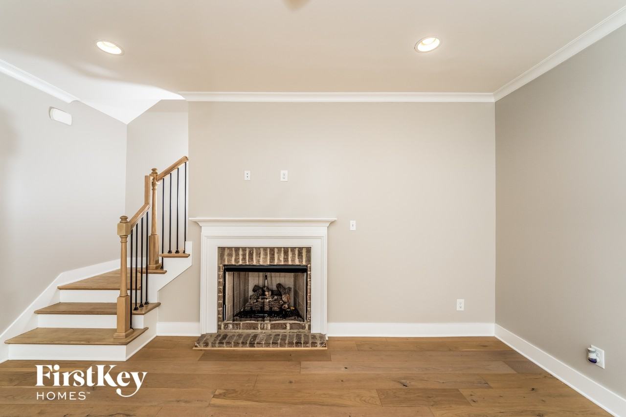 1320 Shades Ter - Photo 2 of 15