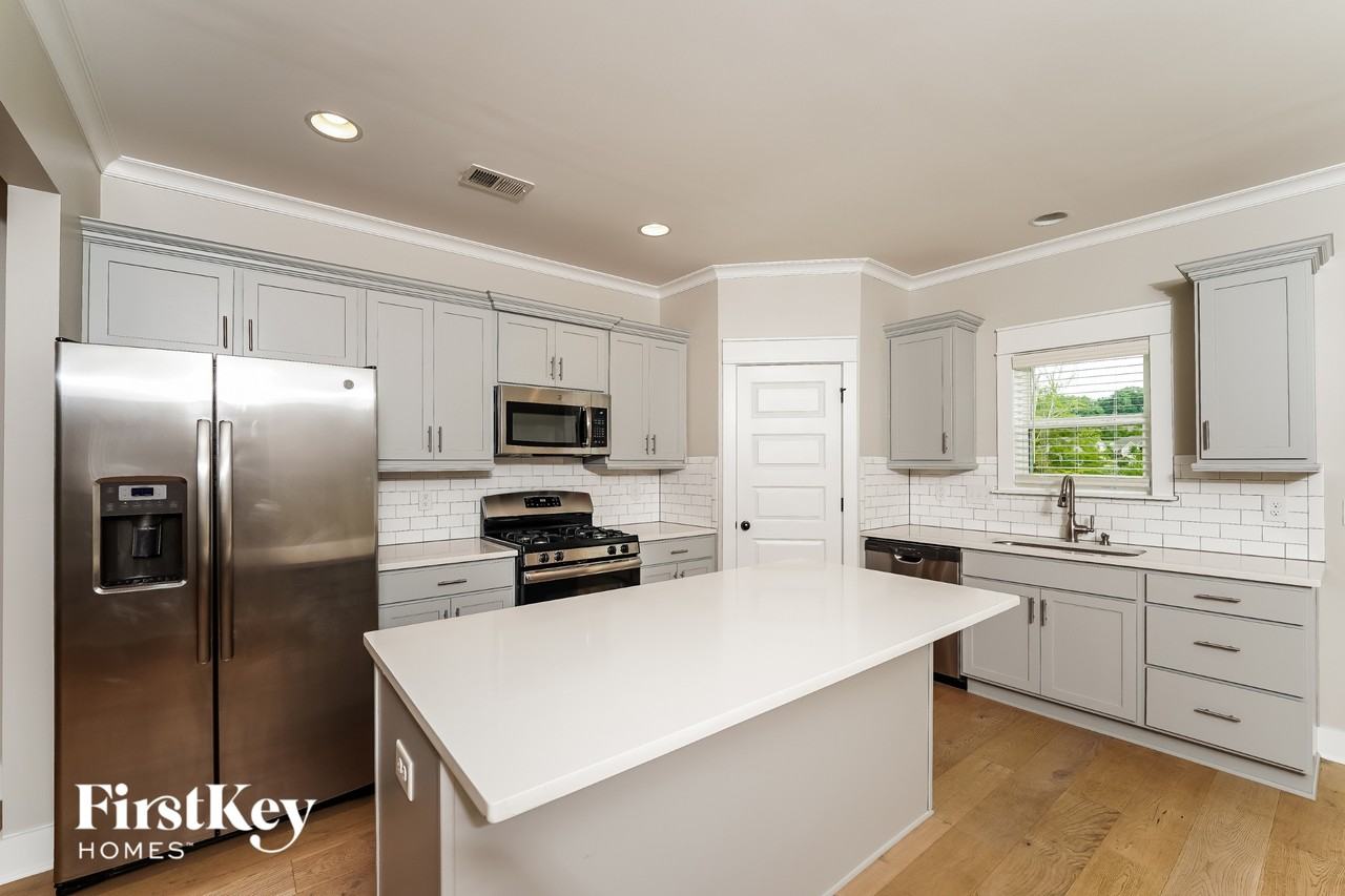 1320 Shades Ter - Photo 4 of 15