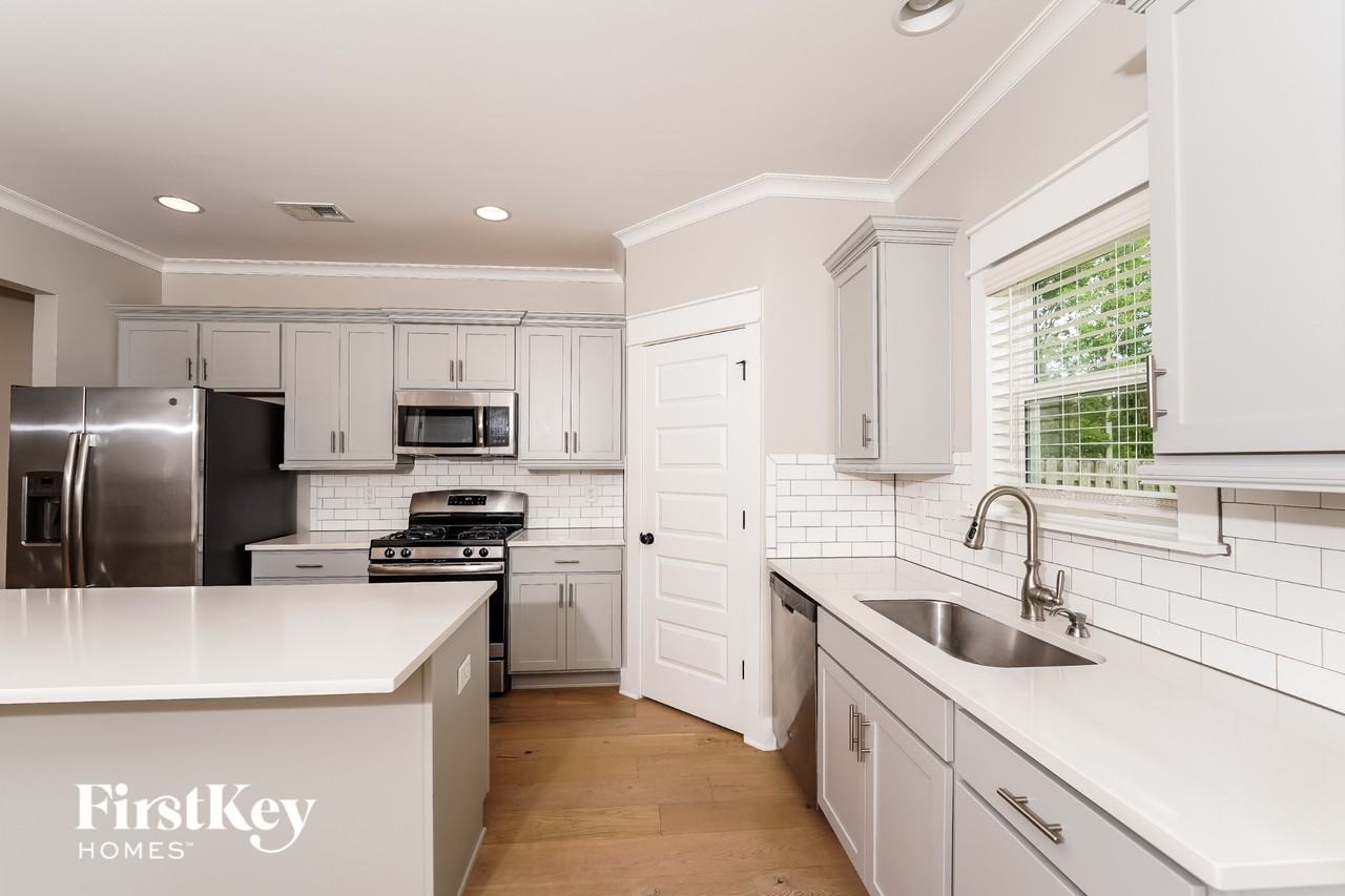 1320 Shades Ter - Photo 5 of 15