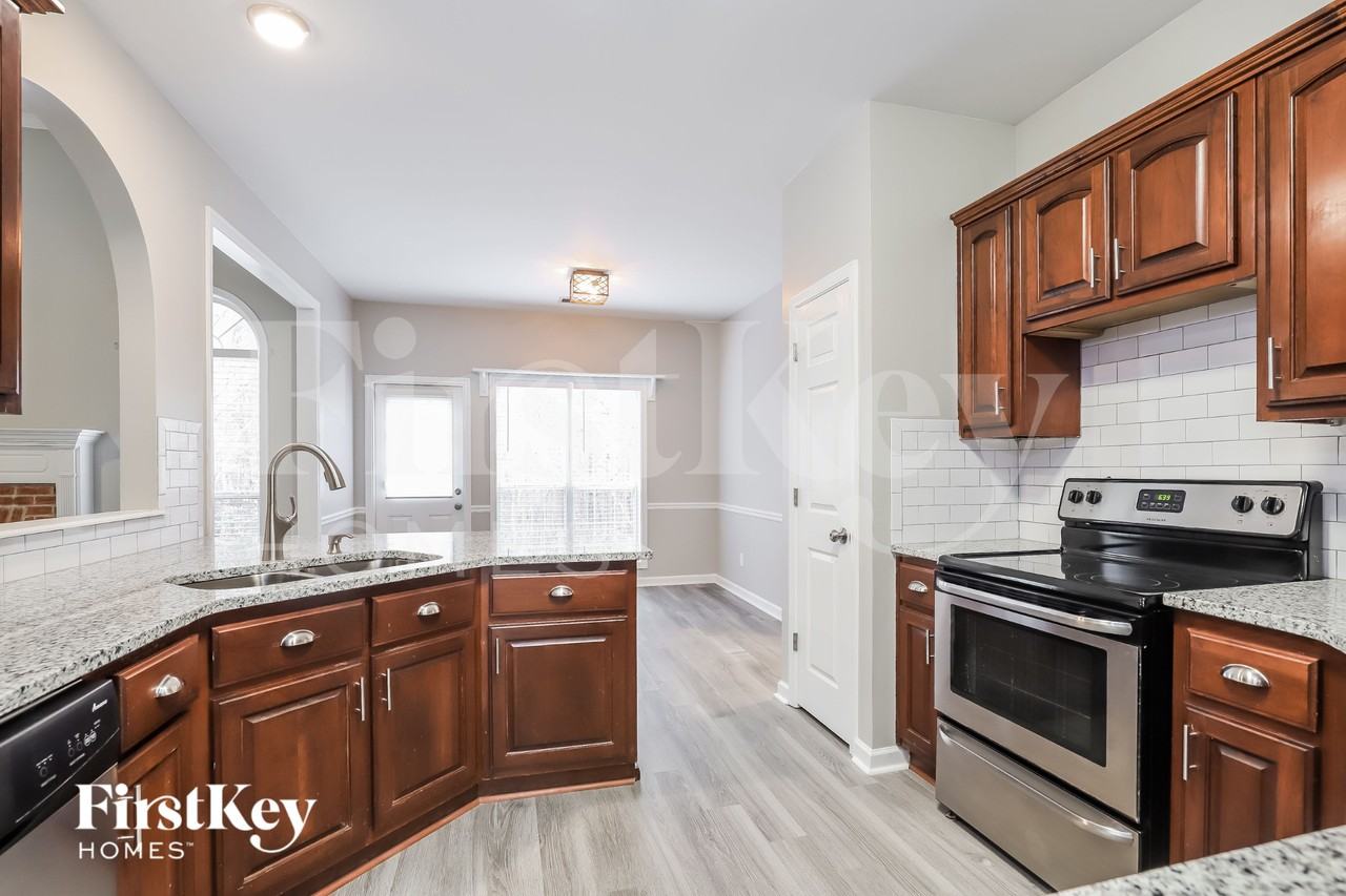 5320 Parkside Trl - Photo 6 of 15