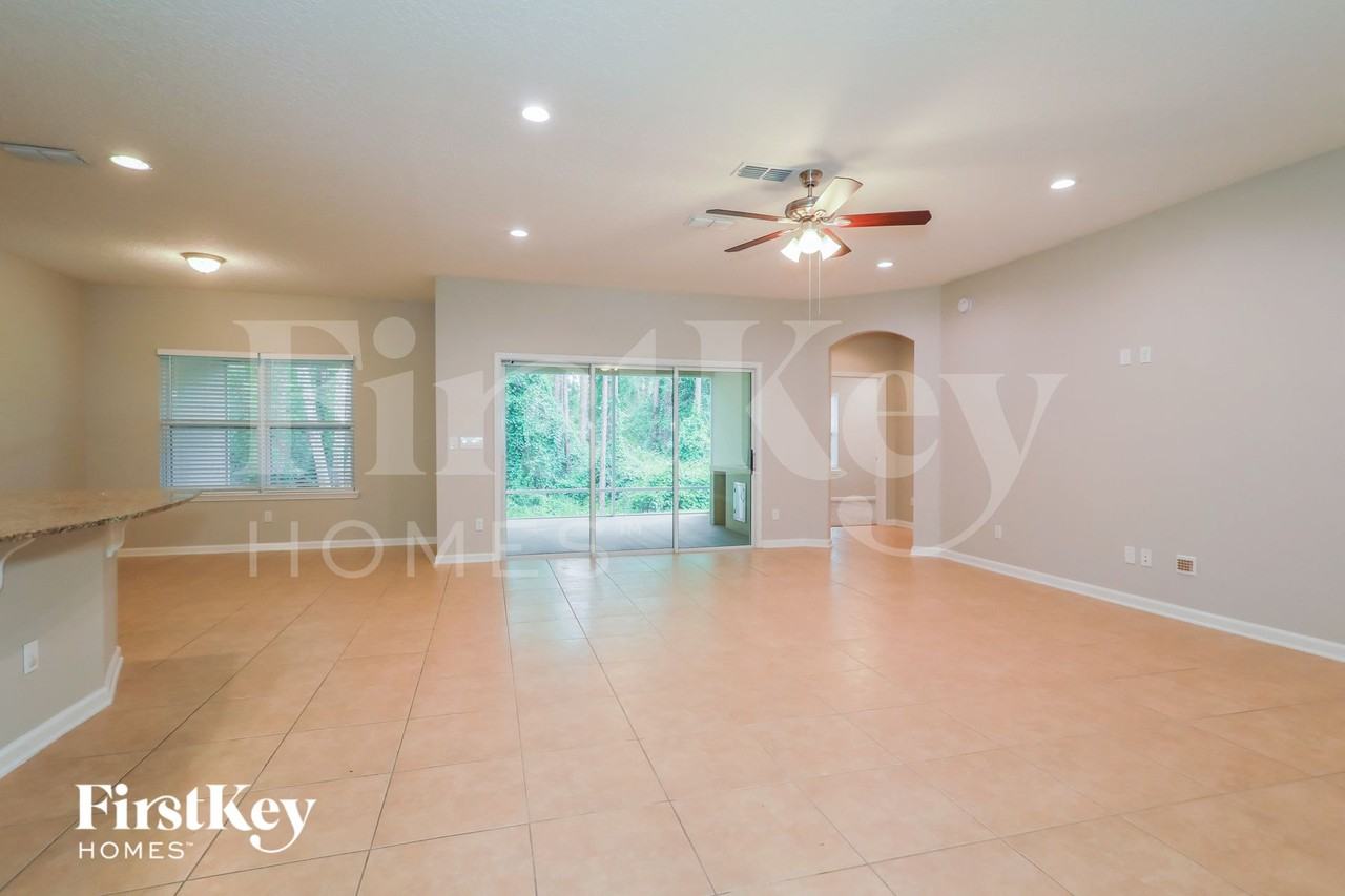 166 Queen Victoria Ave - Photo 5 of 15