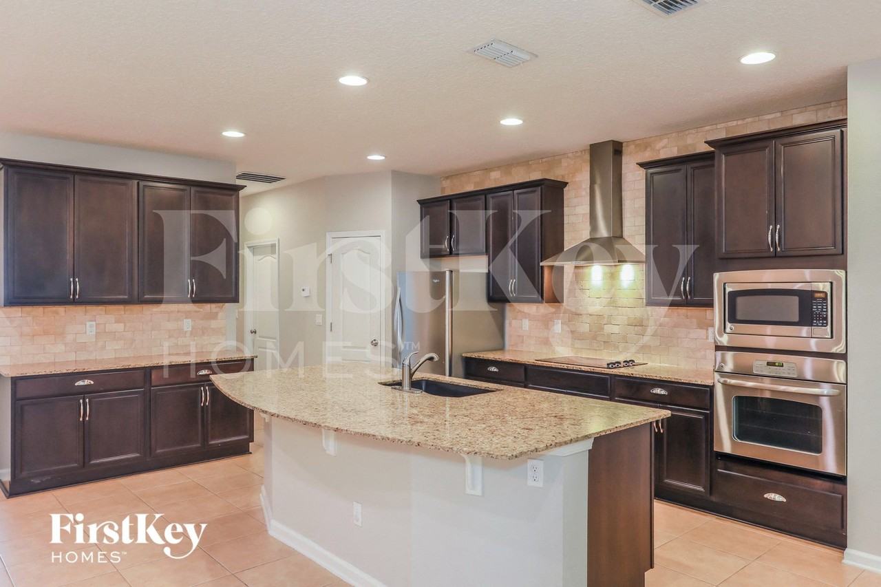 166 Queen Victoria Ave - Photo 6 of 15