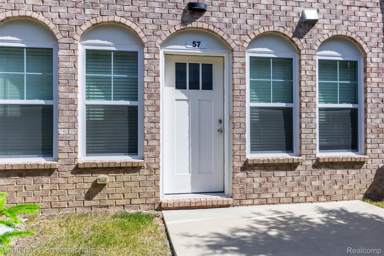 57 Kaprol Dr - Photo 4 of 38