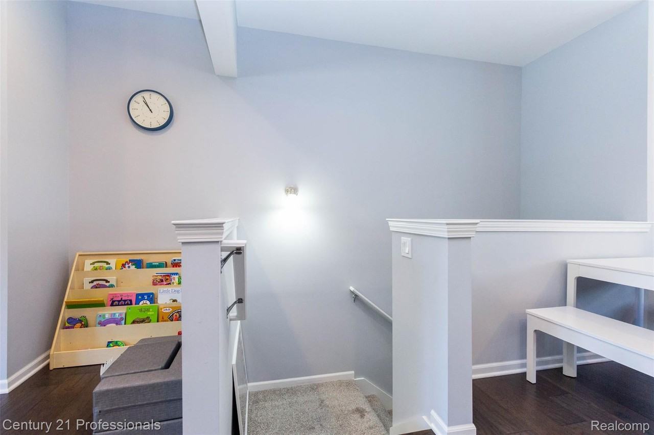 57 Kaprol Dr - Photo 5 of 38