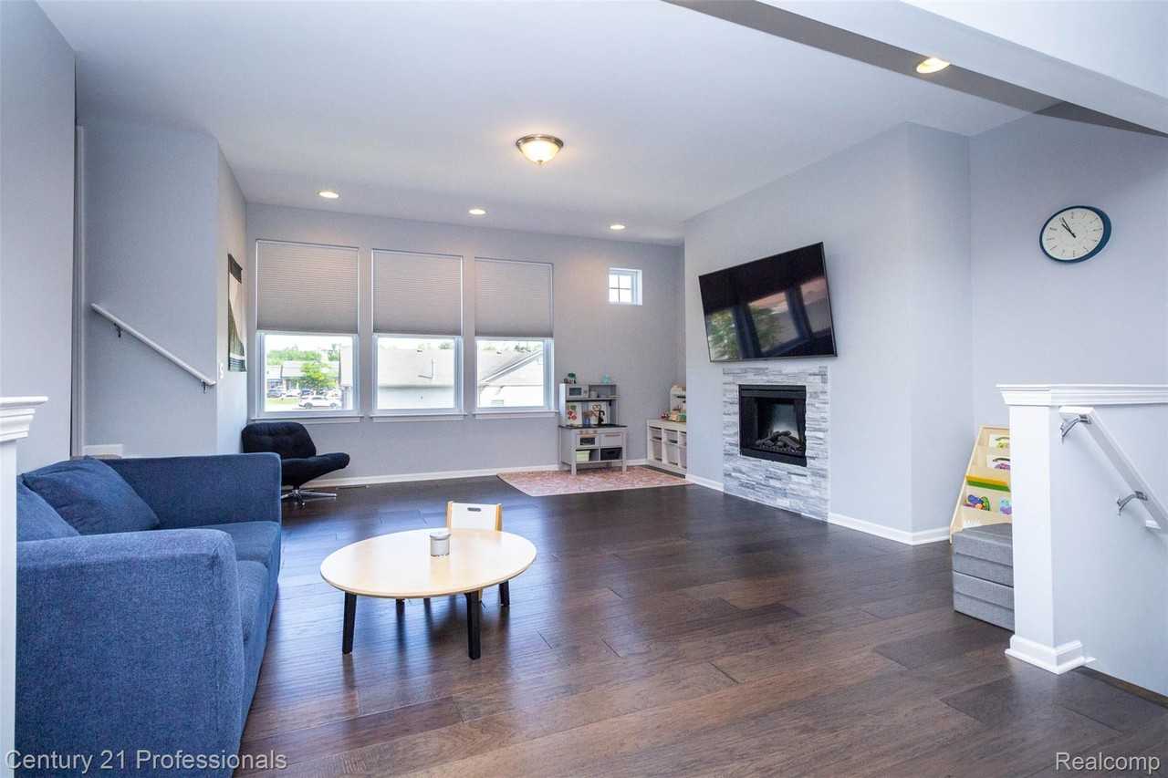 57 Kaprol Dr - Photo 6 of 38