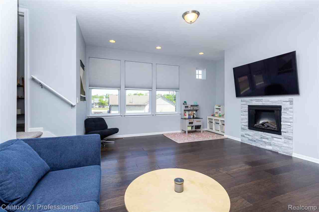 57 Kaprol Dr - Photo 7 of 38