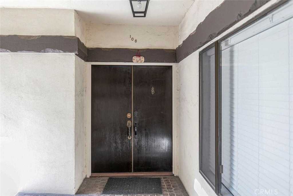 234 N Kenwood St - Photo 4 of 18