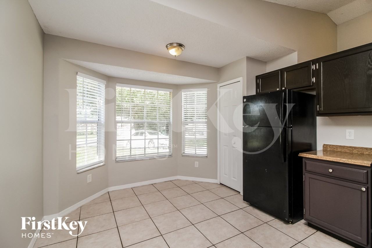 7591 Groveoak Dr - Photo 5 of 15