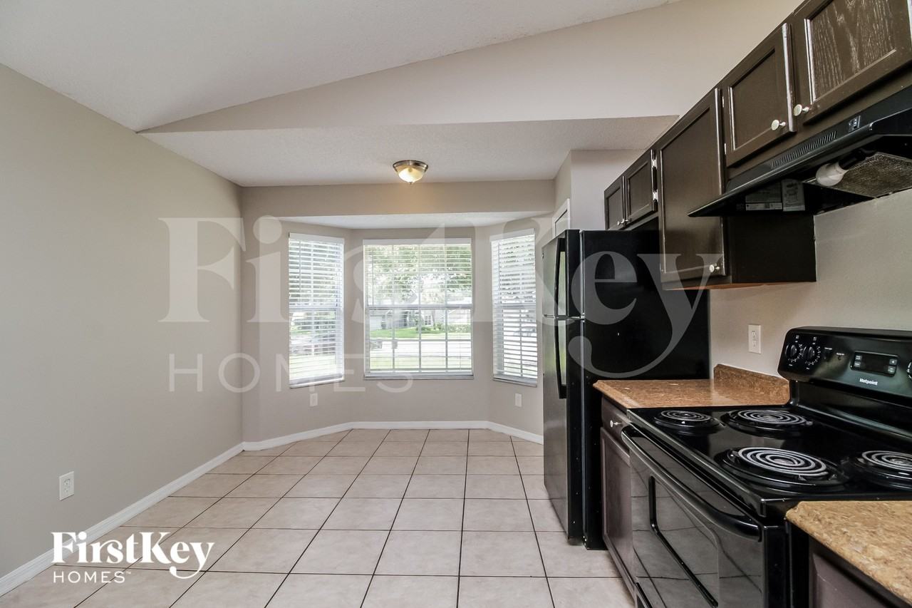 7591 Groveoak Dr - Photo 7 of 15