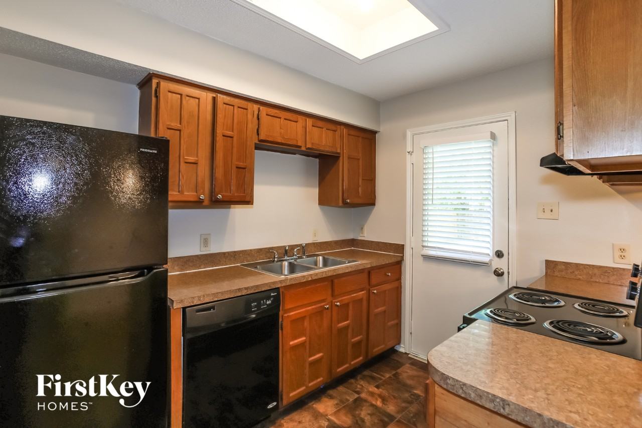 624 S Waxahachie St - Photo 5 of 15