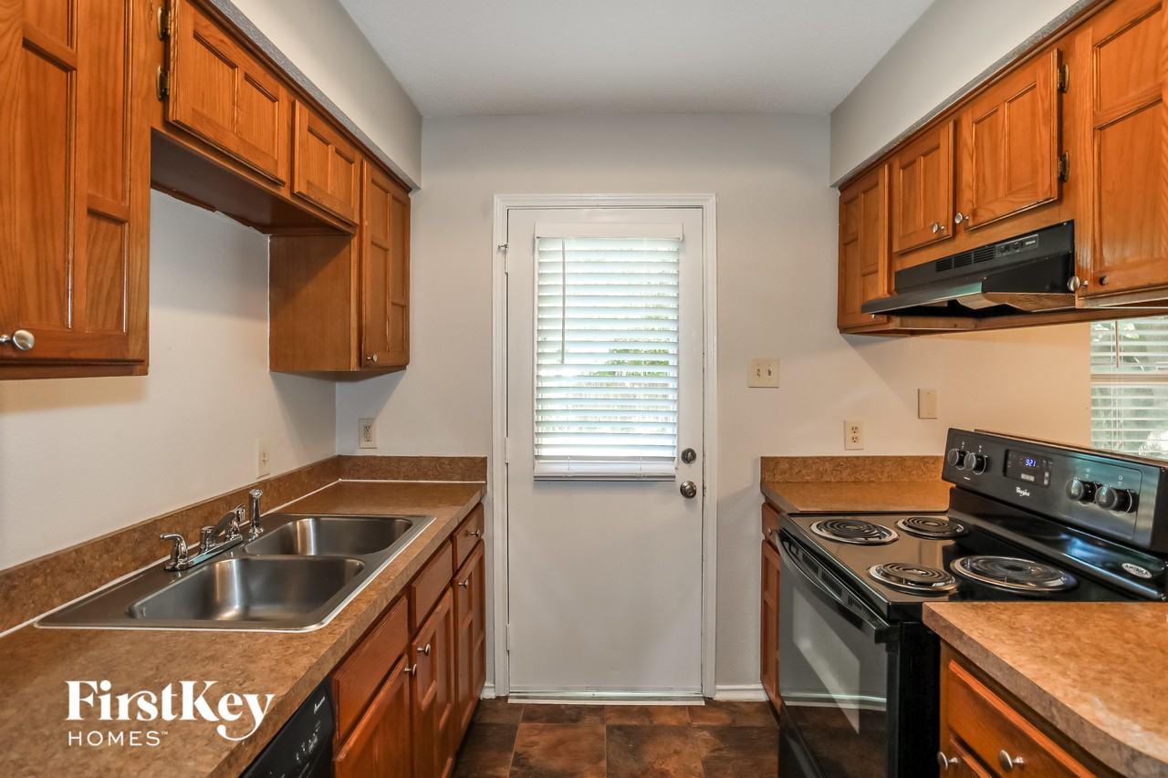 624 S Waxahachie St - Photo 6 of 15