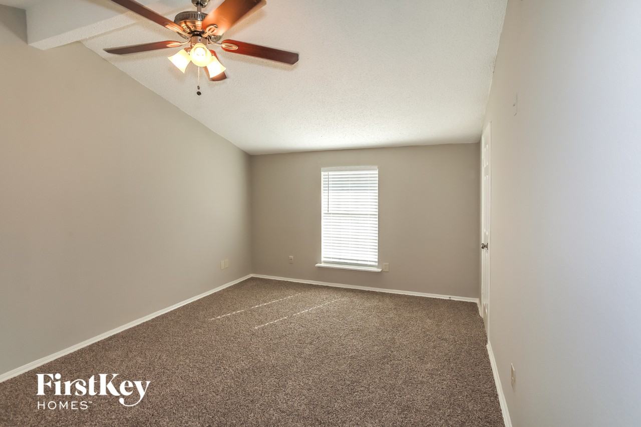 624 S Waxahachie St - Photo 7 of 15