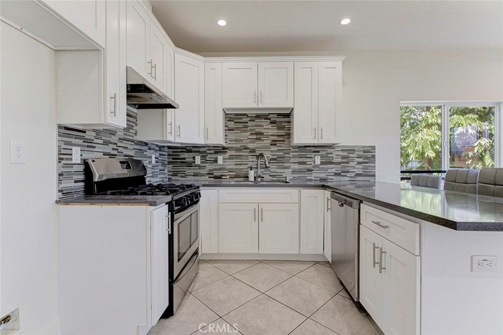 6821 Agnes Ave - Photo 4 of 9