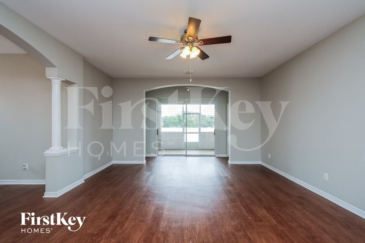 527 Dunaway Dr - Photo 2 of 17
