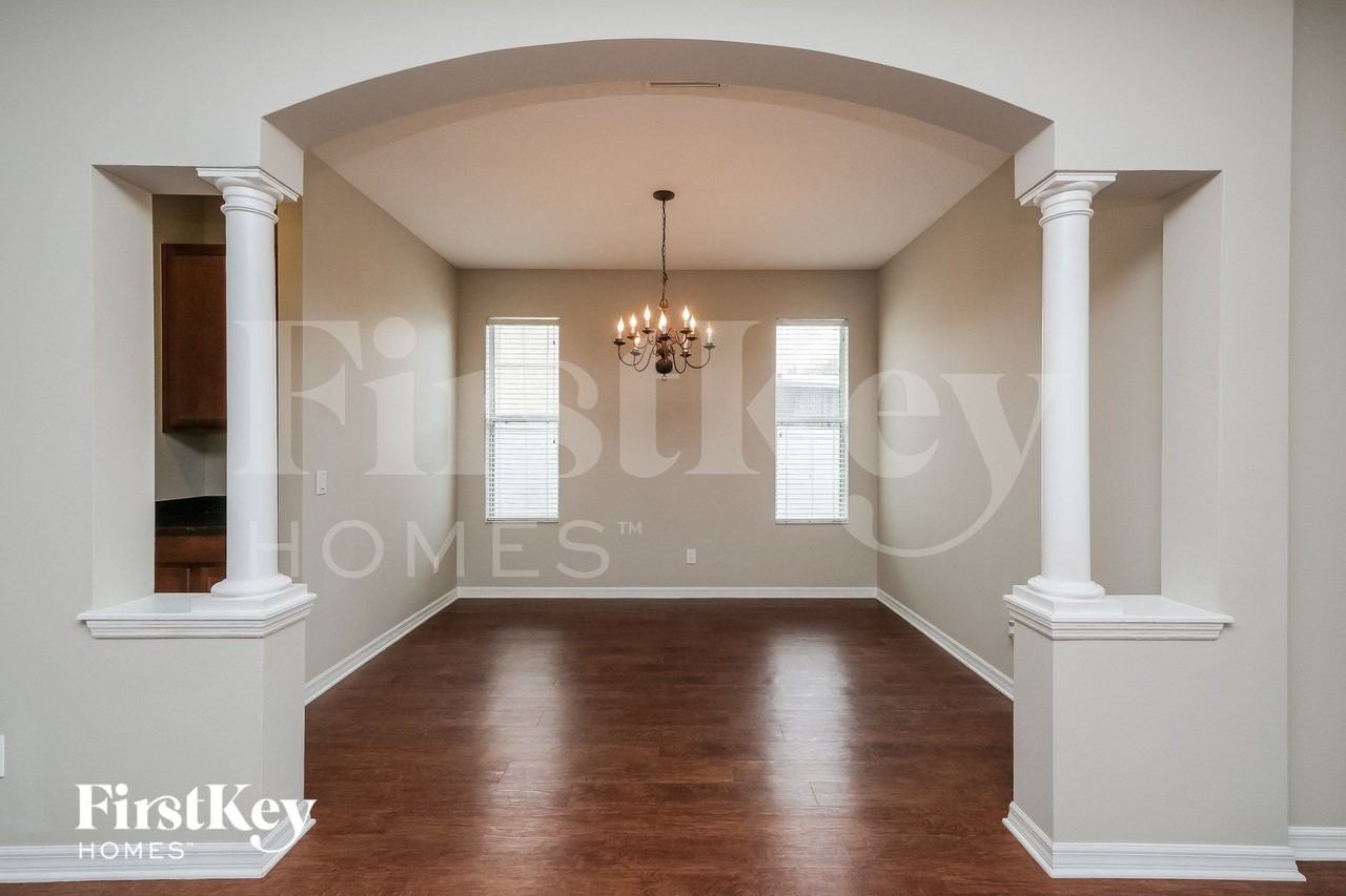 527 Dunaway Dr - Photo 4 of 17