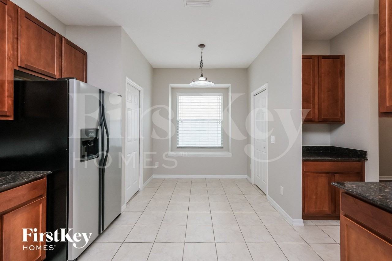 527 Dunaway Dr - Photo 6 of 17