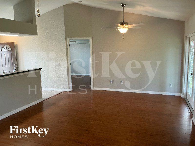 4853 Crabapple Ave - Photo 2 of 12