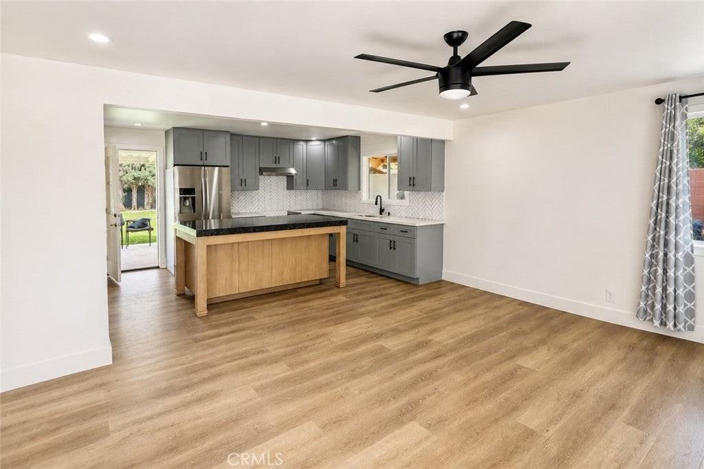 441 Wickford Ave - Photo 3 of 14