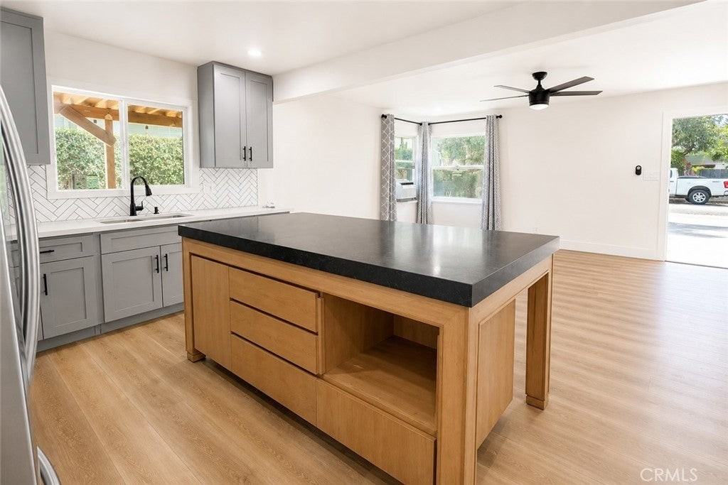 441 Wickford Ave - Photo 5 of 14