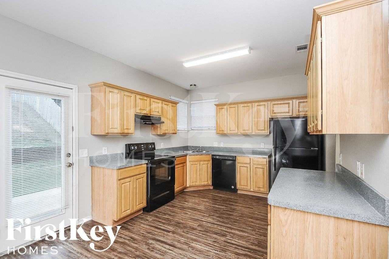 4228 Canyon Trl - Photo 5 of 16