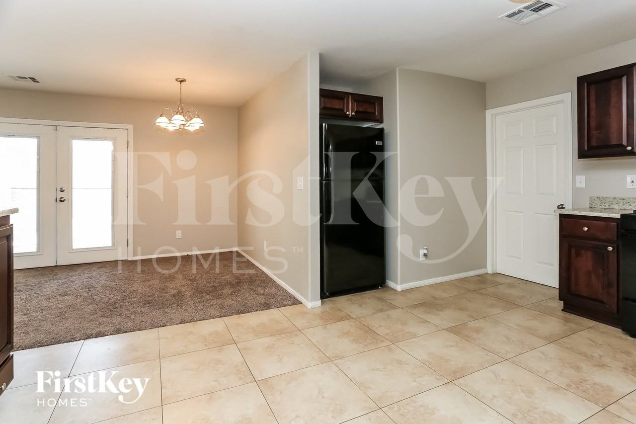 3837 Syracuse Dr - Photo 4 of 15
