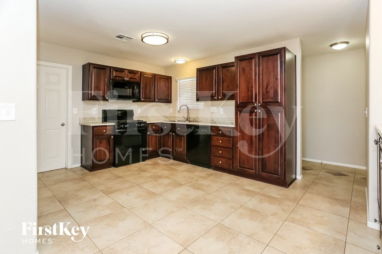 3837 Syracuse Dr - Photo 5 of 15