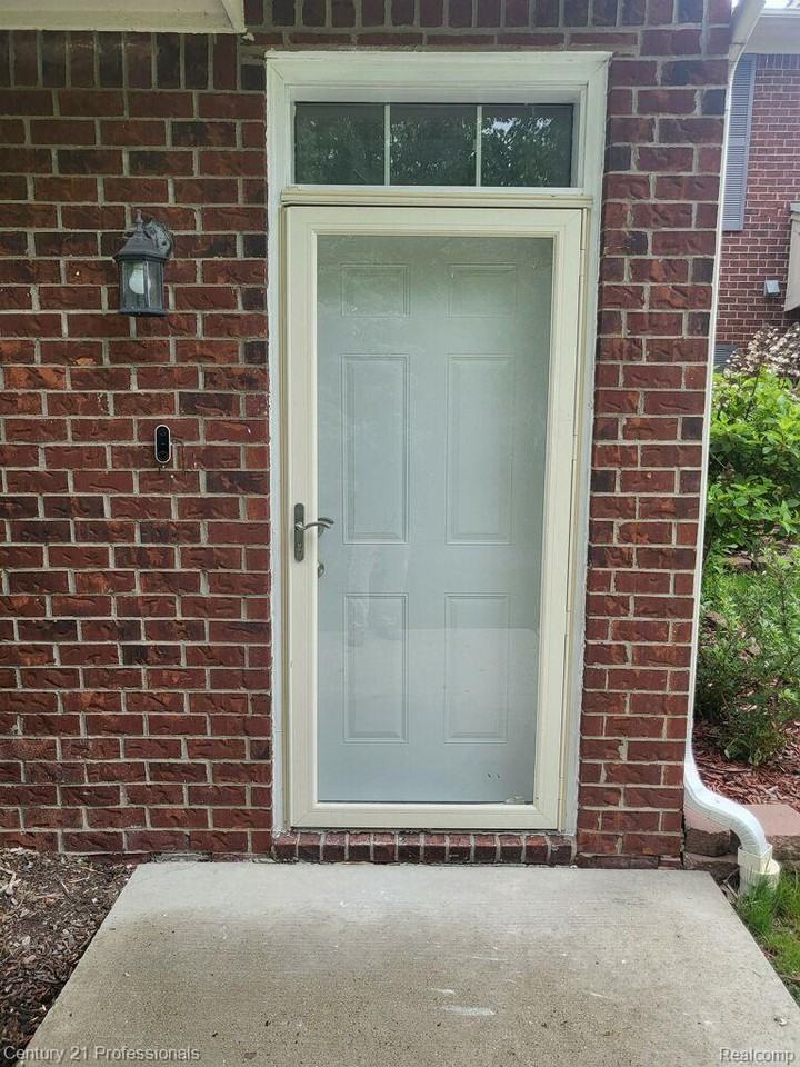 29855 Fox Run Cir