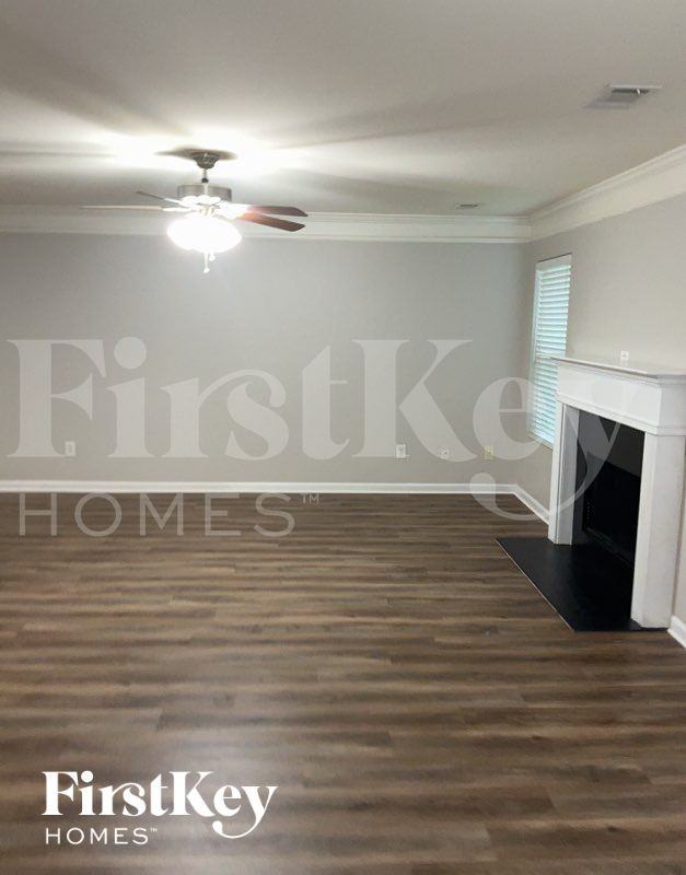 3020 Mayfair Dr - Photo 3 of 11