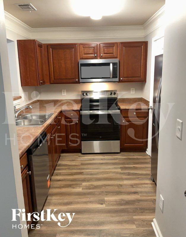 3020 Mayfair Dr - Photo 4 of 11