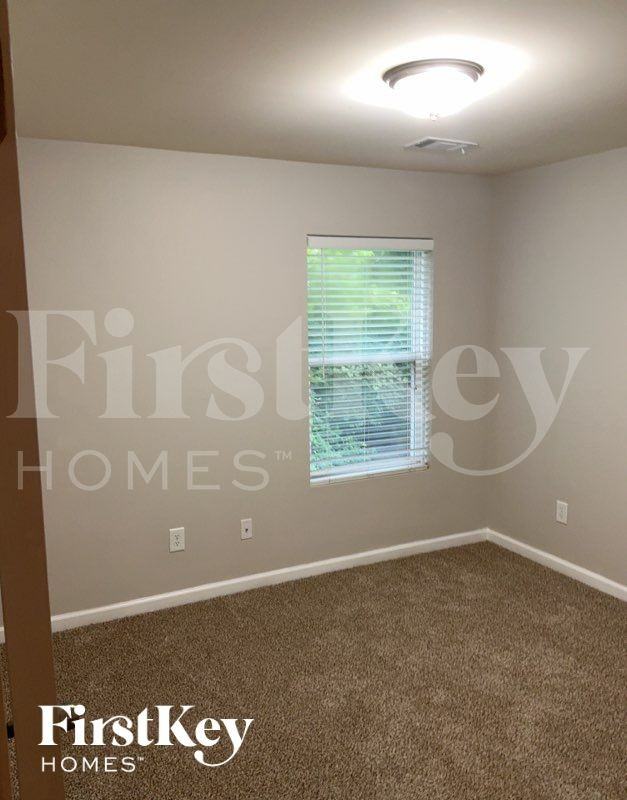 3020 Mayfair Dr - Photo 5 of 11