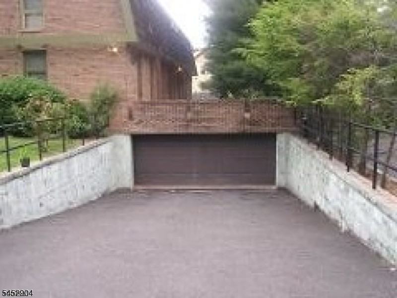 295 Claremont Ave ##8 - Photo 5 of 6