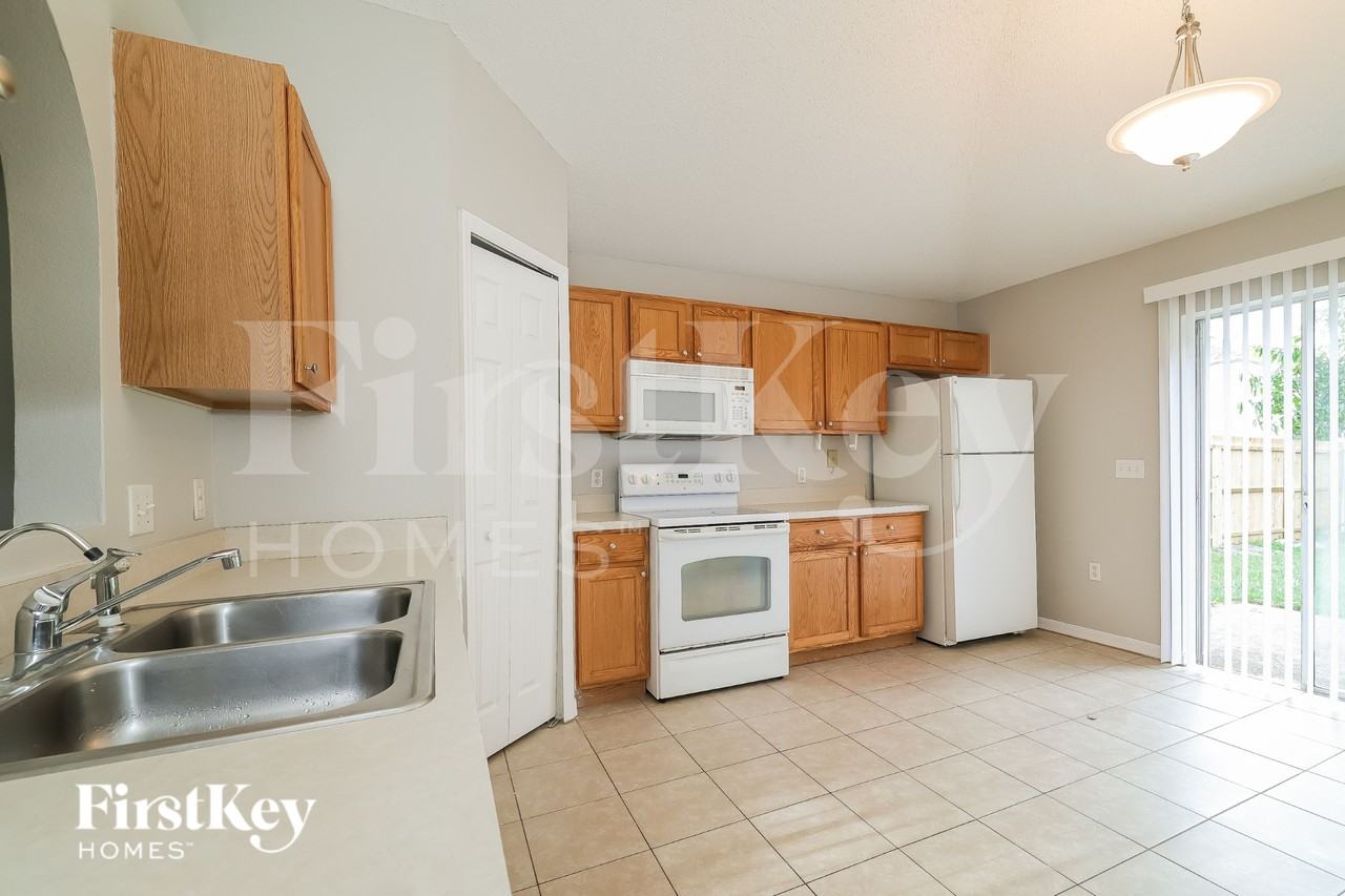 2648 Whispering Trails Dr - Photo 5 of 15