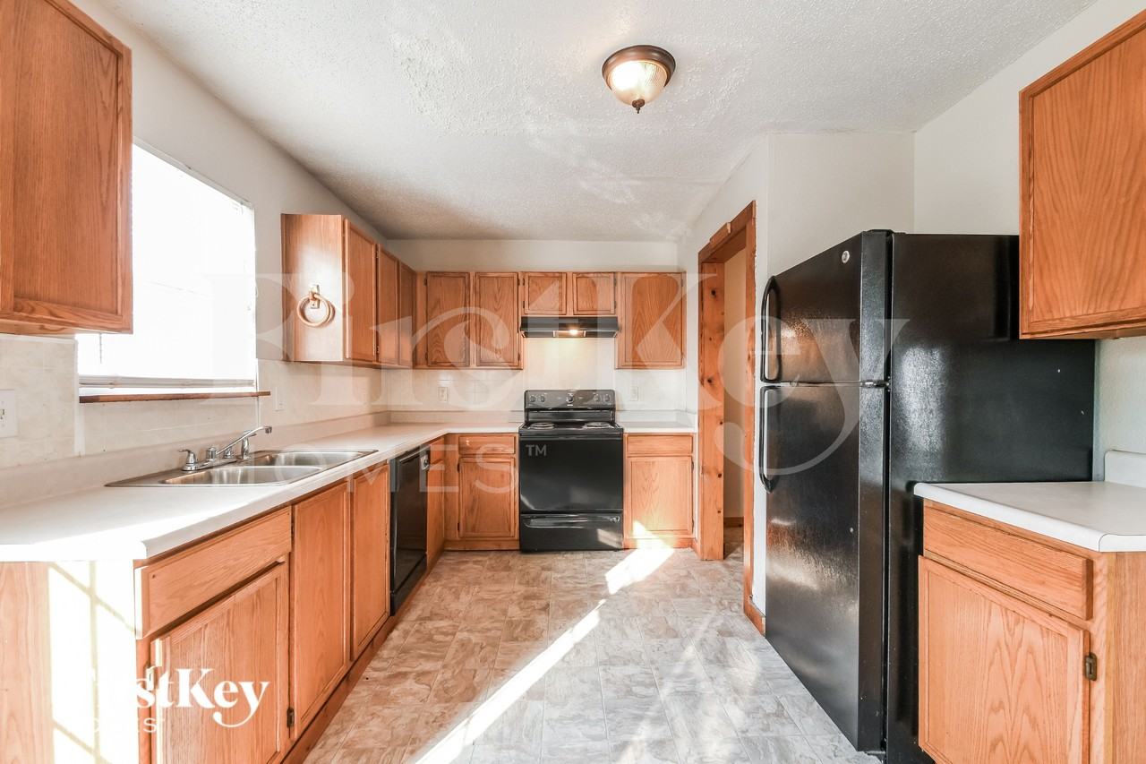 2312 Westmere Dr - Photo 7 of 16